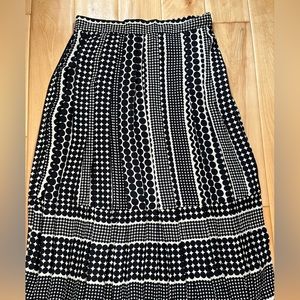 Black and white pleated target skirt size 8